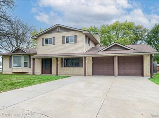 4450 Lindewood Dr, Swartz Creek, MI 48473