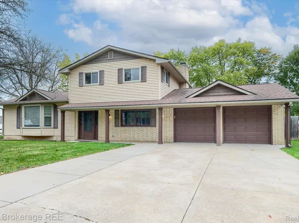 4450 Lindewood Dr, Swartz Creek, MI 48473
