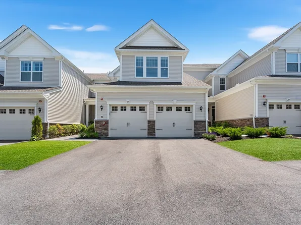 27 Richardson Dr #27, Millis, MA 02054