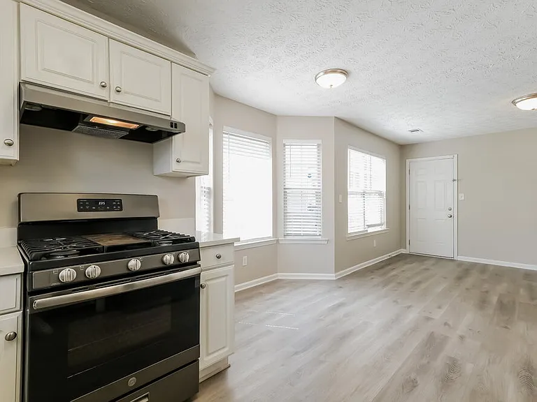 2060 Stoneoak Dr — Photo 10