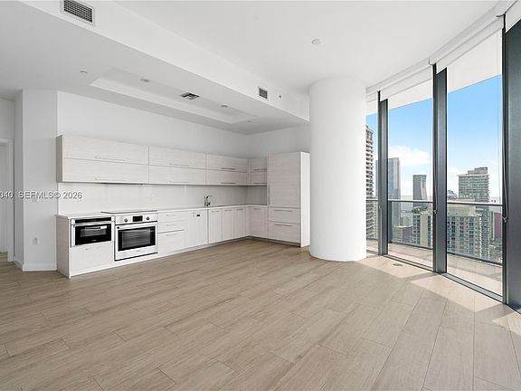 2nd image of 45 SW 9th St APT 4706