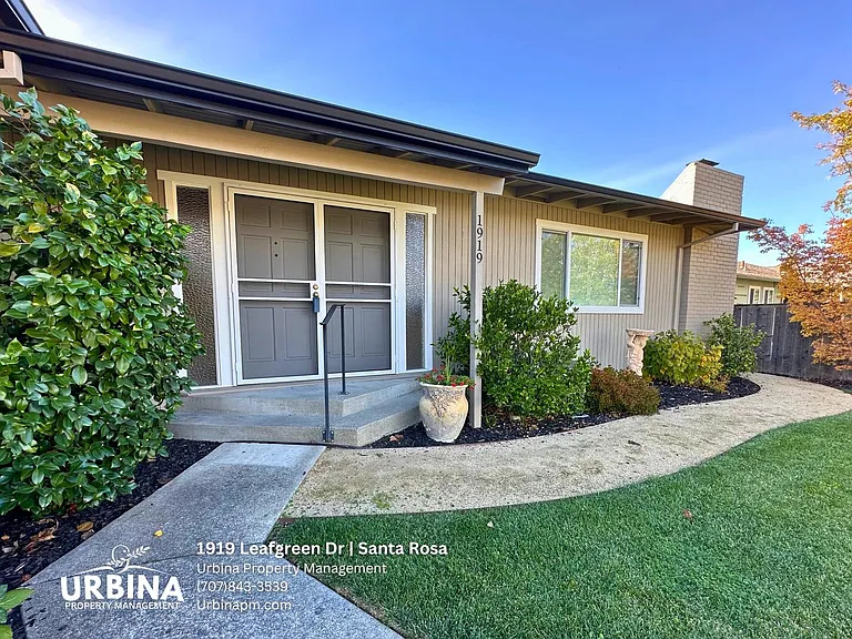 1919 Leafgreen Dr — Photo 3
