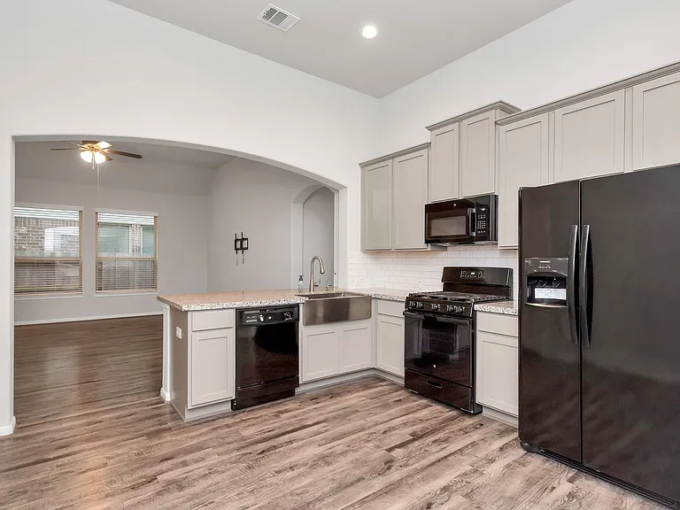 4406 Low Meadow Ln — Photo 15