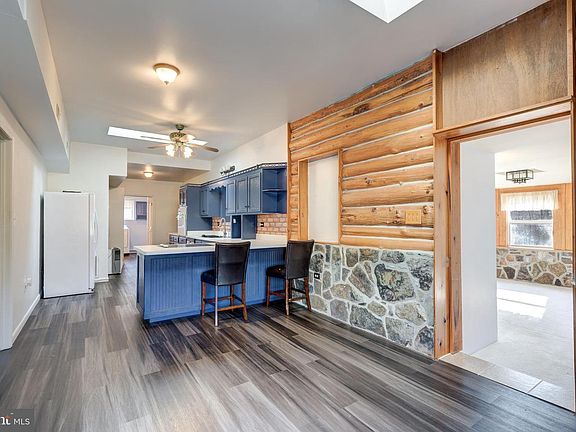 3rd image of 8605 Hampton Valley Rd