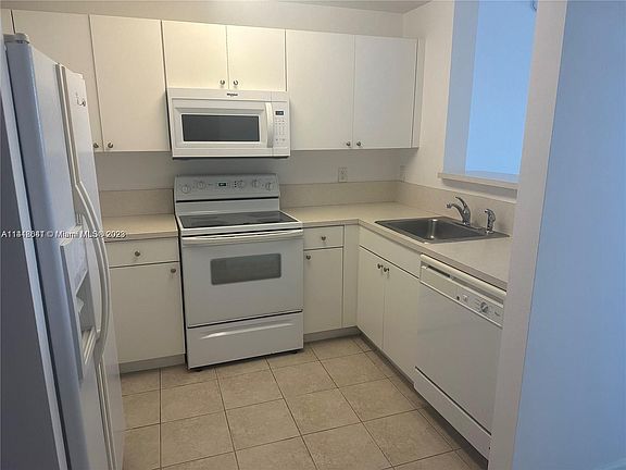 2nd image of 10 Aragon Ave Suite 1001