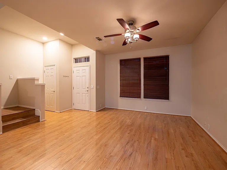 2225 Central Park Ln — Photo 4