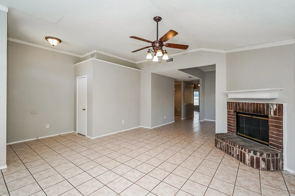 3 bed, 2.0 bath, 1575 sqft, $2,160 — Photo 4