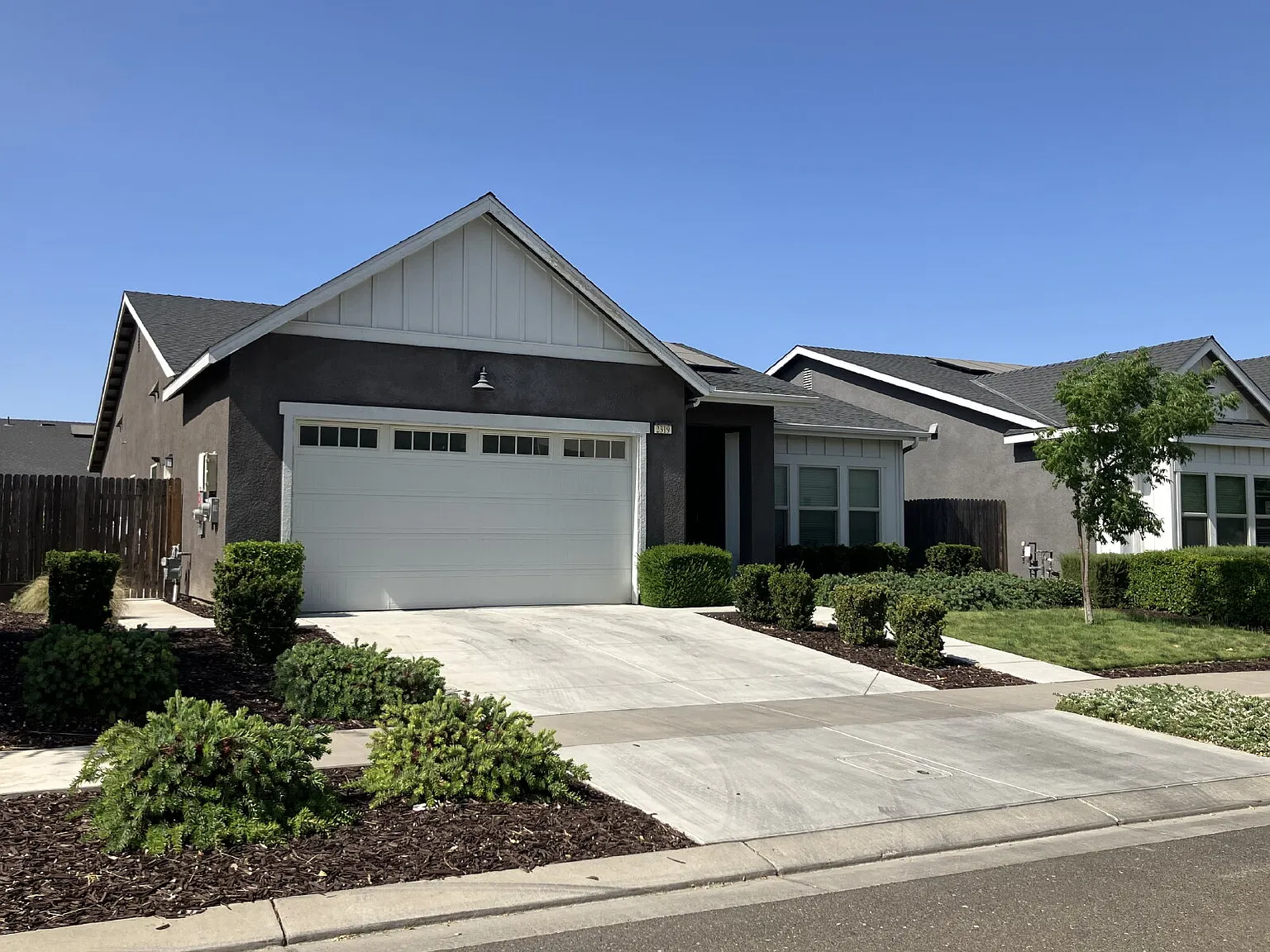 3 bed, 2.0 bath, 1894 sqft, $2,250 — Photo 1