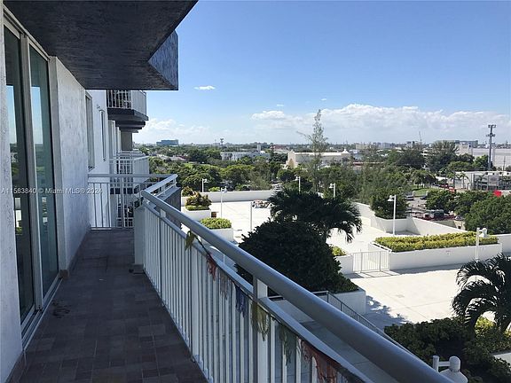 2nd image of 275 NE 18th St APT 808