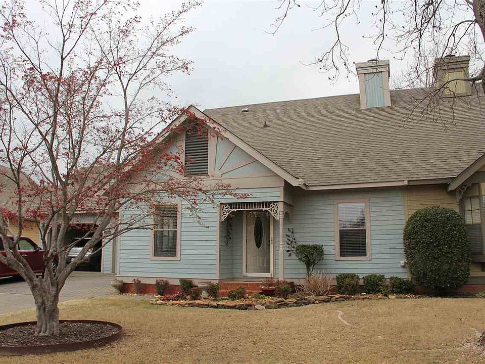 2nd image of 2605 Greenbriar Dr