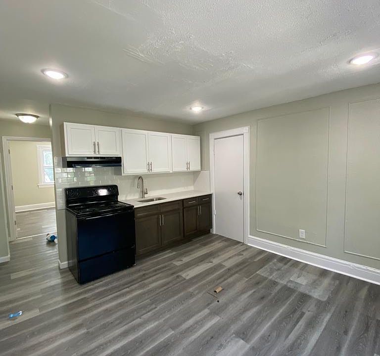 1st image of 130 N 15th St Floor 1