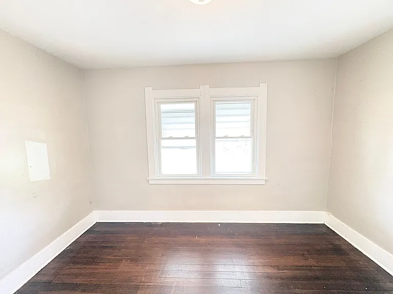 261 E Lake St — Photo 20