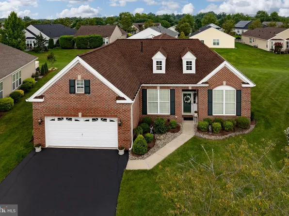 17 Red Coat Pl, Allentown, NJ 08501