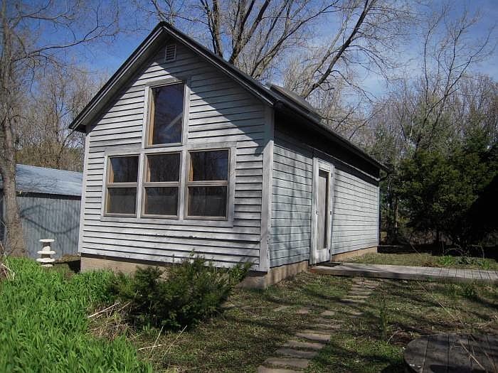 1st image of 910 Manning Ave S