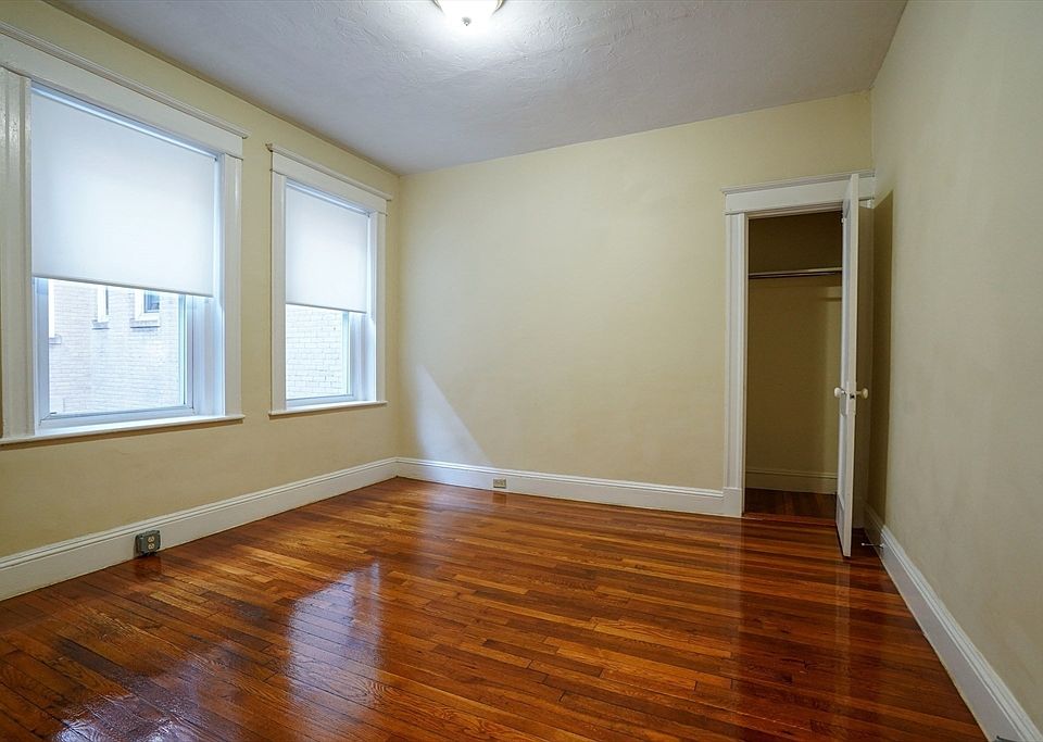 1st image of 60 Woodstock Ave