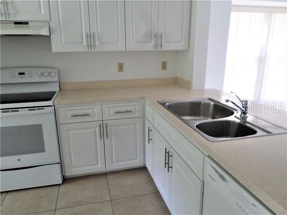3rd image of 4552 Weybridge St #38