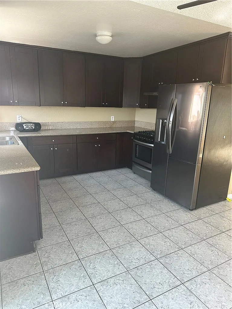 2 bed, 1000 sqft, $2,495 — Photo 4