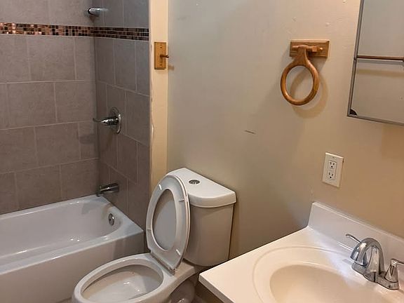 5th image of 168 Parker St Floor 1