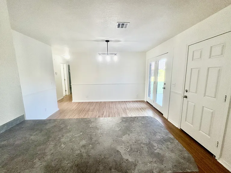 1321 W Pittsburg St — Photo 3