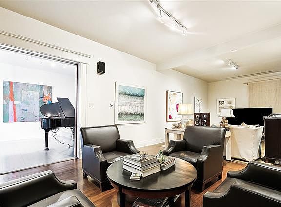 3rd image of 1511 Robert St