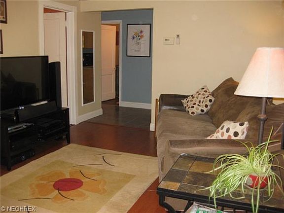 4th image of 20872 Belvidere Ave