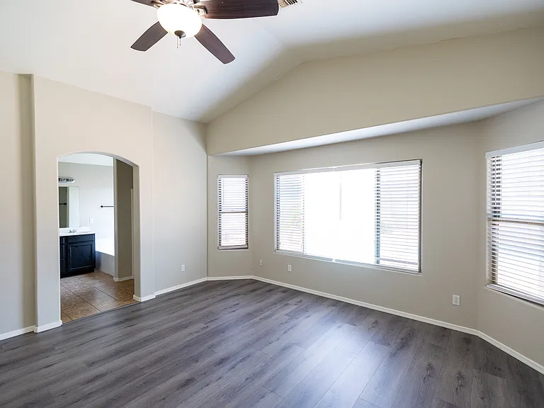 2541 E Silversmith Trl — Photo 22