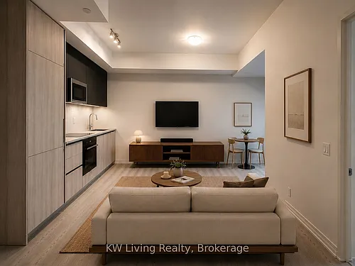400 King St W Photo 1