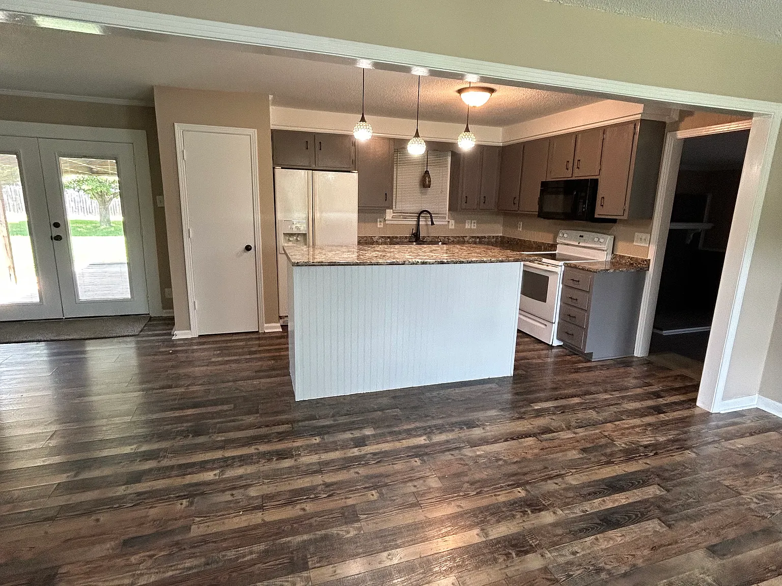 2272 Wildwood Dr — Photo 3