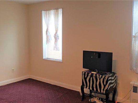 5th image of 855 E Broadway APT Lb