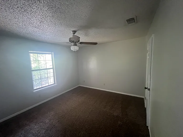 305 Veterans Ave #F — Photo 7