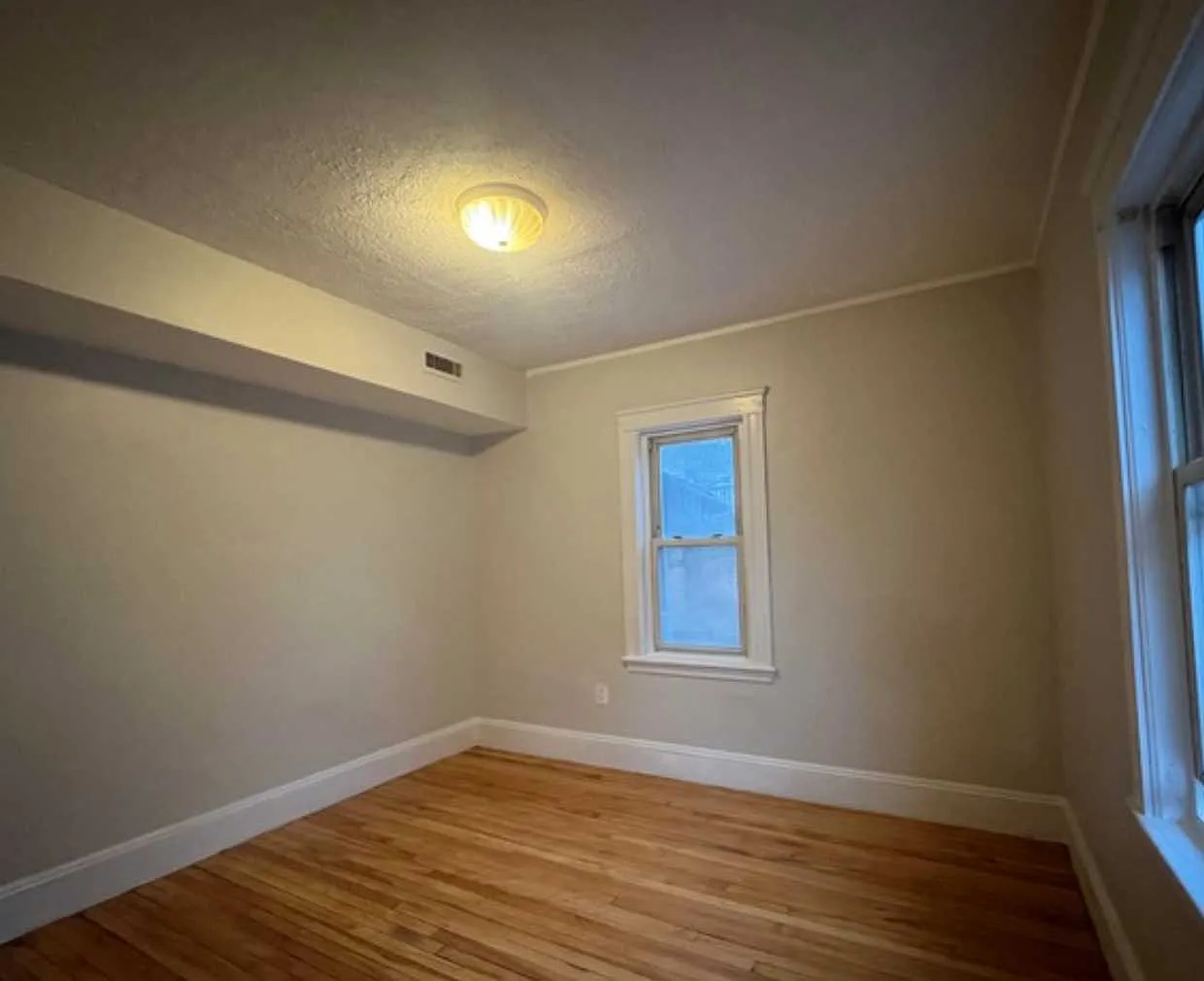 4 bed, $4,000 — Photo 2