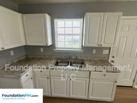 4th image of 3751 Oak Lake Ln