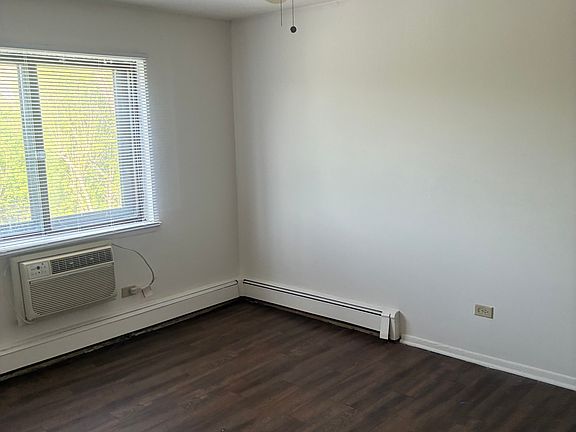 2nd image of 125 Surrey Dr APT 201