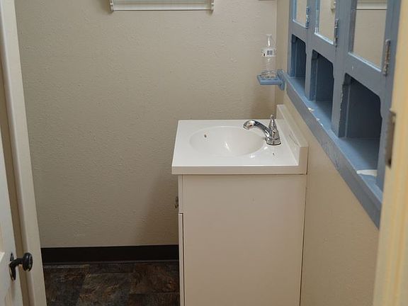 5th image of 711 N 31st St APT 3