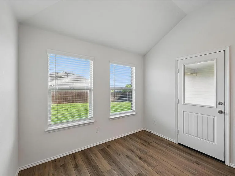 837 Amberwood Ct — Photo 17