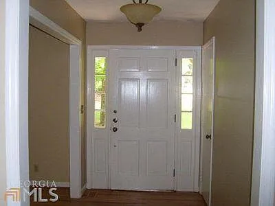 3 bed, 2216 sqft, $2,295 — Photo 3