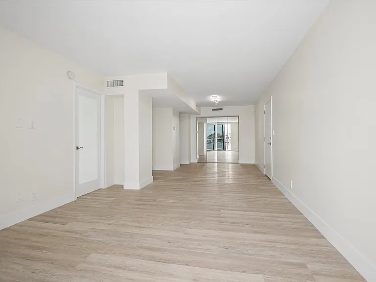 511 Bayshore Dr #206 — Photo 3