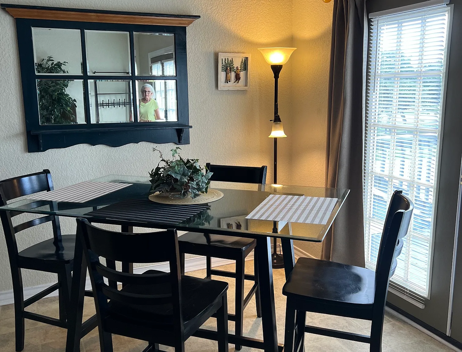 2 bed, 1800 sqft, $1,650 — Photo 1