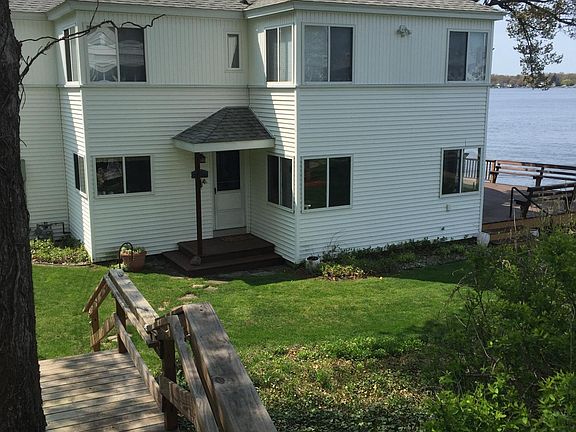 Viewed from the Lakeview St parking.