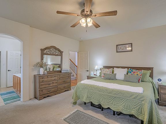 5th image of 2925 Violeta Cir SE