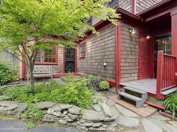 300 Broadway Ave, Newport, RI 02840