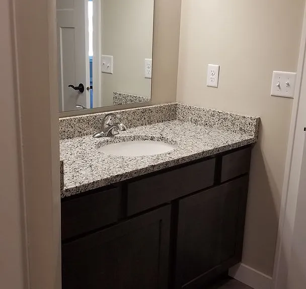 537 Meadow Ln — Photo 3