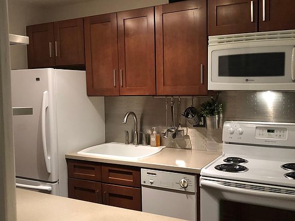 2nd image of 555 W Cornelia Ave APT 1205