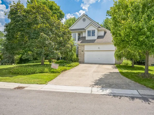 38049 Lantern Hill Ct, Farmington Hills, MI 48331