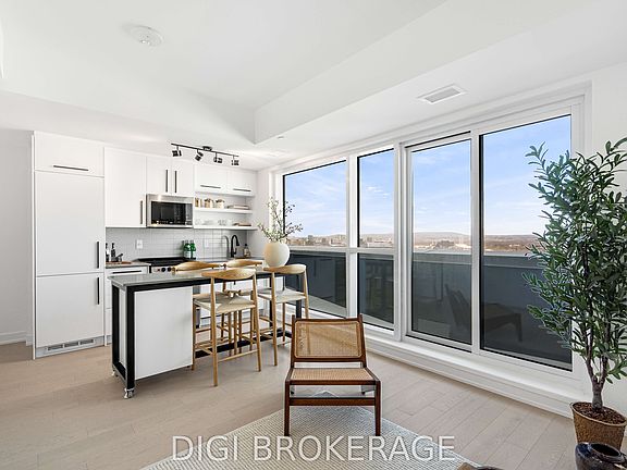 2nd image of 560 Rideau St #606