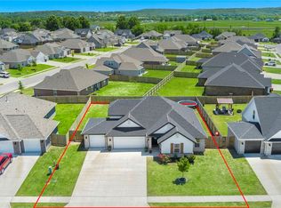 305 Phyllis Farm Rd, Prairie Grove, AR 72753