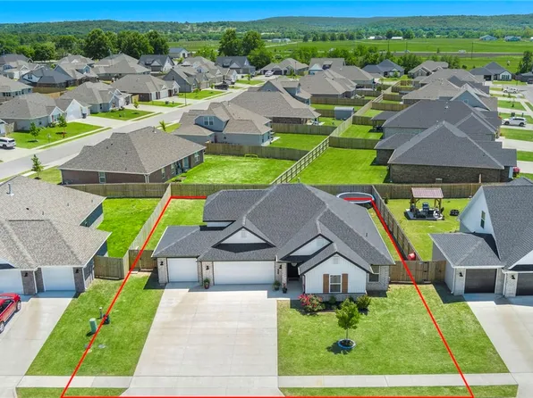 305 Phyllis Farm Rd, Prairie Grove, AR 72753