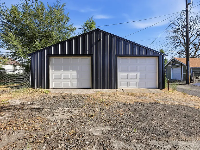 4714 N Elm St — Photo 46