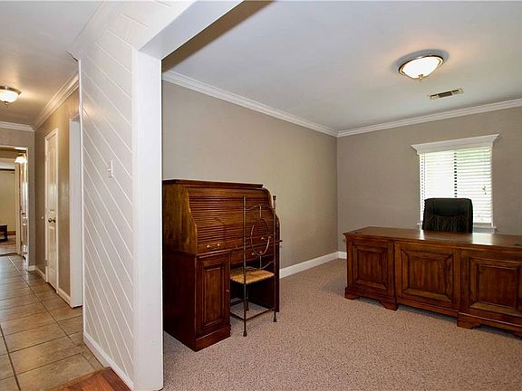 4th image of 131 Park Dr