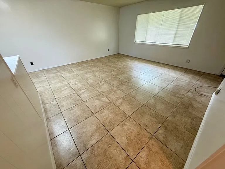 594 Florosa Ct — Photo 13